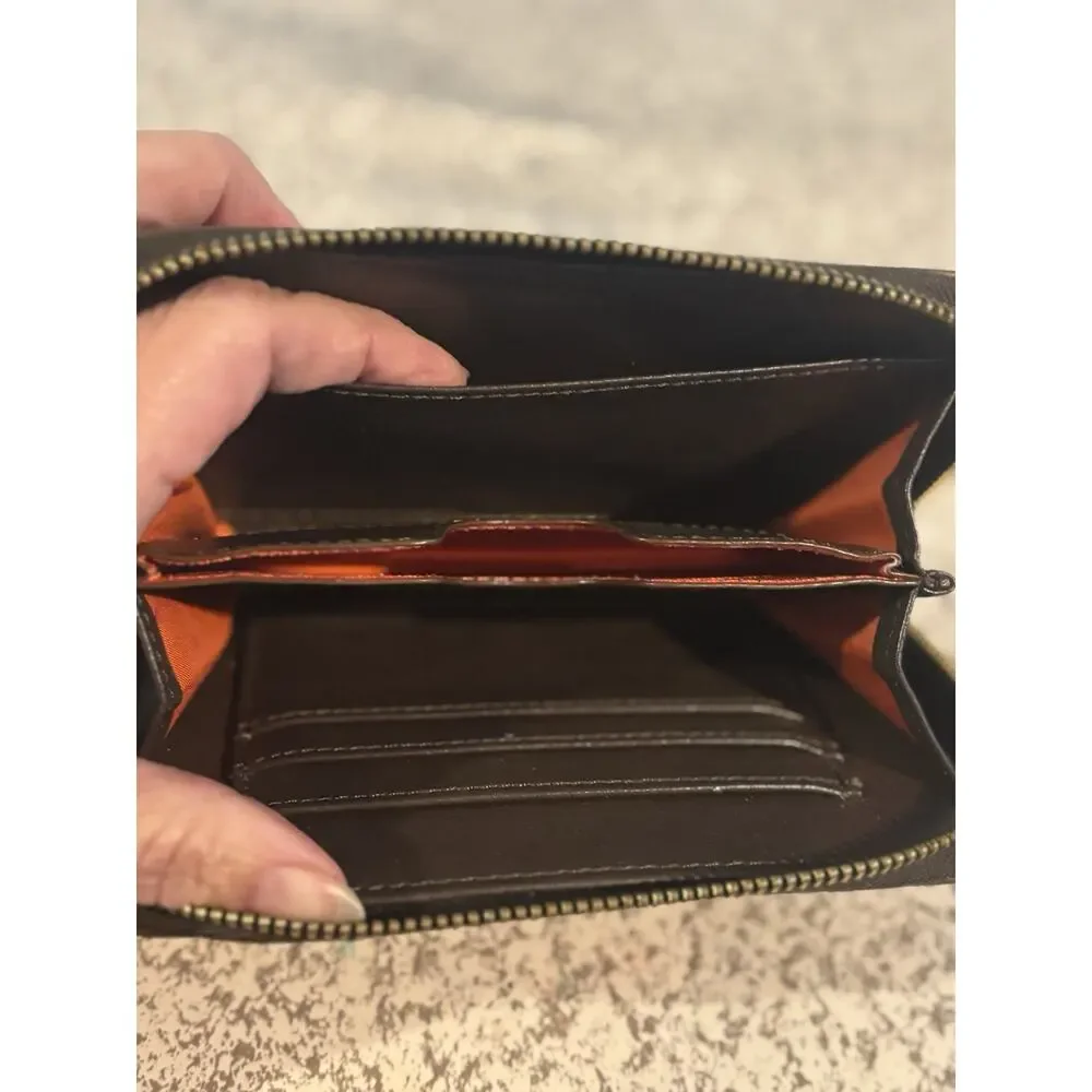 Women's Stella & Dot Zebra Print Black White Zip Around Wallet EUC Mob Wife